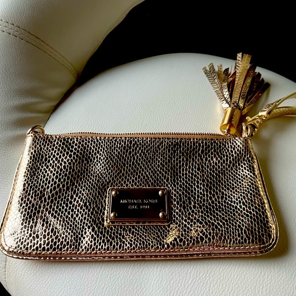 Michael Kors Handbags - Michael Kors gold Snake skin print wristlet